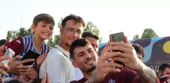 Trabzonspor Taraftarları Yüksek İrtifa Kamp Merkezi'nde Coşkulu Karşılama Düzenledi