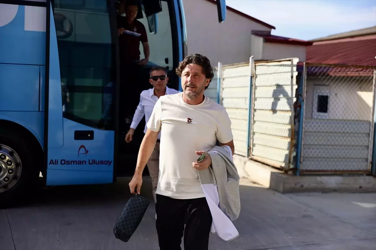 Trabzonspor Fenerbahçe Maçına İstanbul'a Hareket Etti