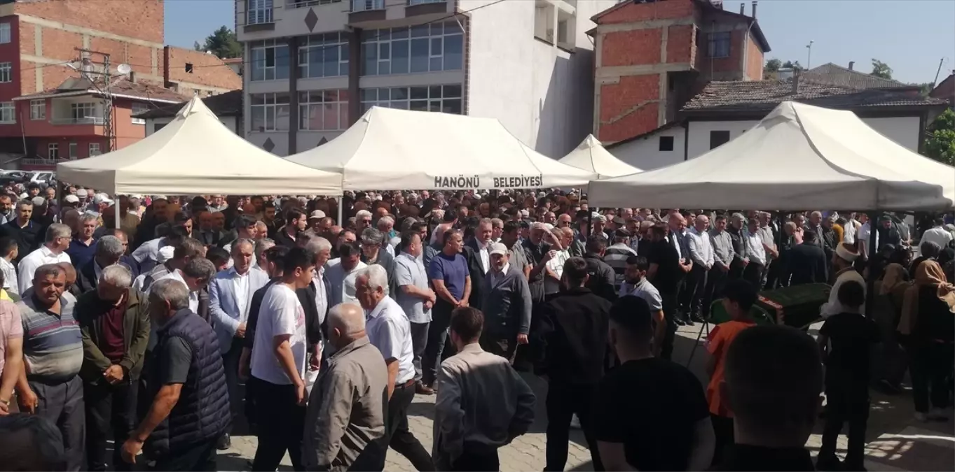 Karabük'te Trafik Kazası: 4 Yaşındaki Yağız Aslan Ökten Toprağa Verildi