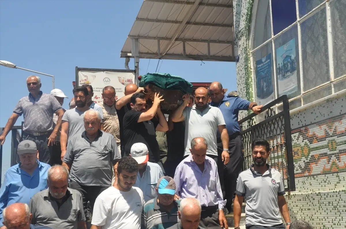Trafik Kazasında Hayatını Kaybeden Burak Çetin Dualarla Uğurlandı