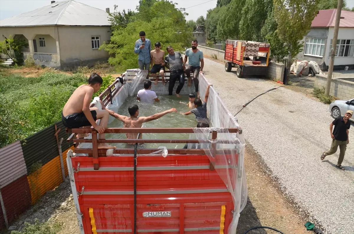 Çiftçiden Yaratıcı Çözüm: Traktör Römorkuyla Havuz Yapıldı