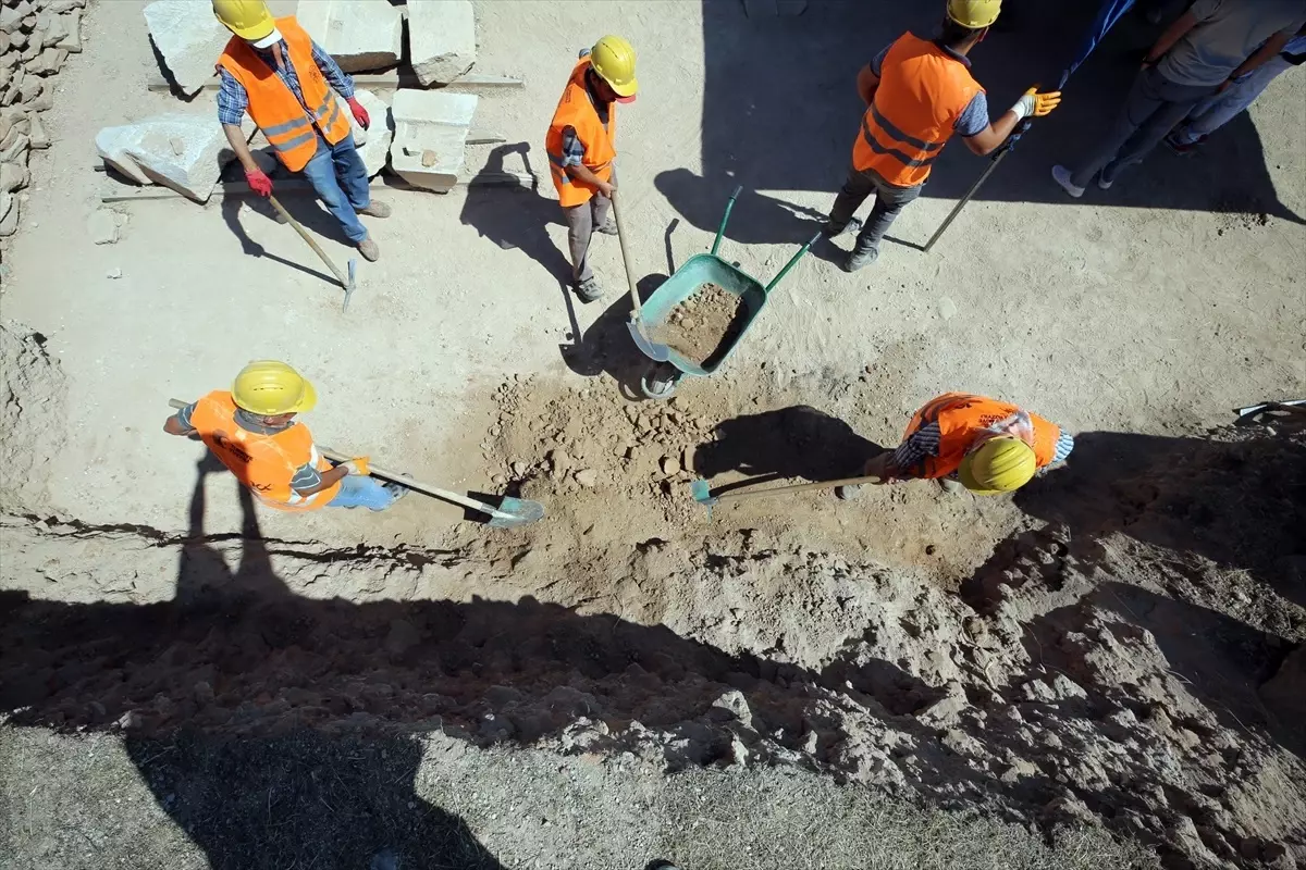 Tralleis Antik Kenti'nde 2 Bin Yıl Sonra Restorasyon Heyecanı