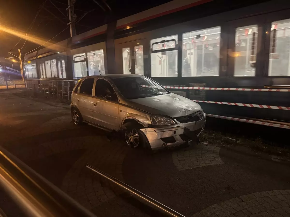 Alkollü Sürücü Tramvay Yoluna Girdi, Ehliyeti Alındı