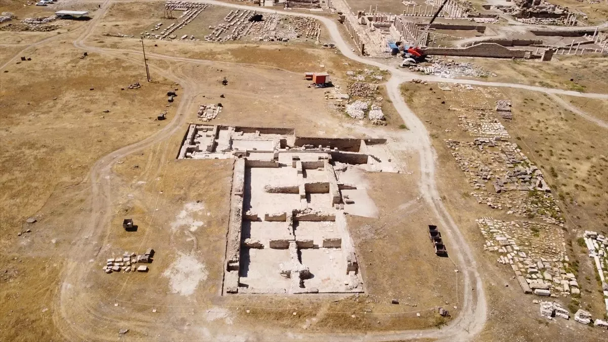 Denizli'deki Tripolis Antik Kentinde İhtişamlı Yeni Villa Bulundu