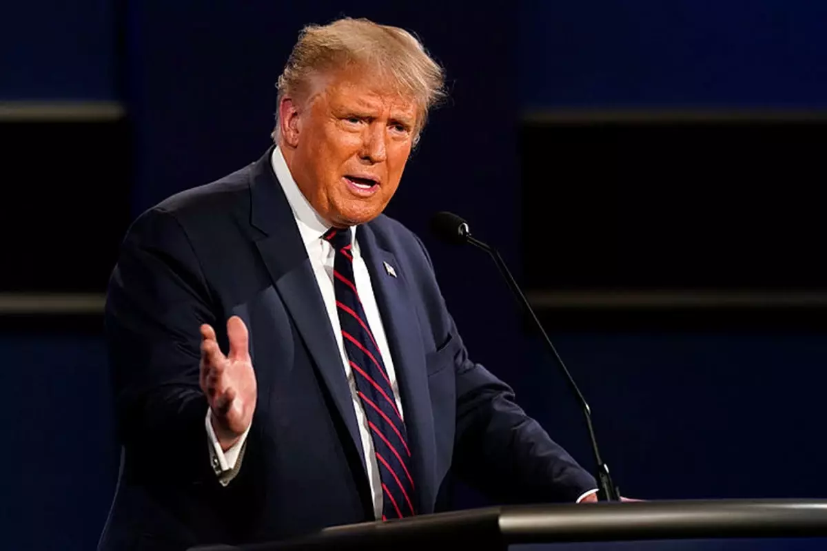 Trump, AB'ye uygulanacak yüzde 50'lik tarifeyi erteledi