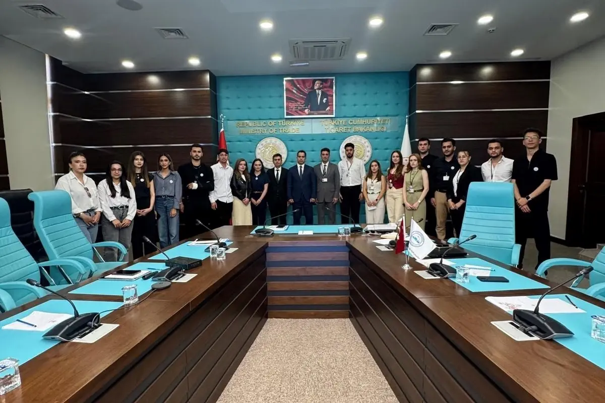 Trakya Üniversitesi Öğrencileri Ticaret Bakanlığı'nı Ziyaret Etti