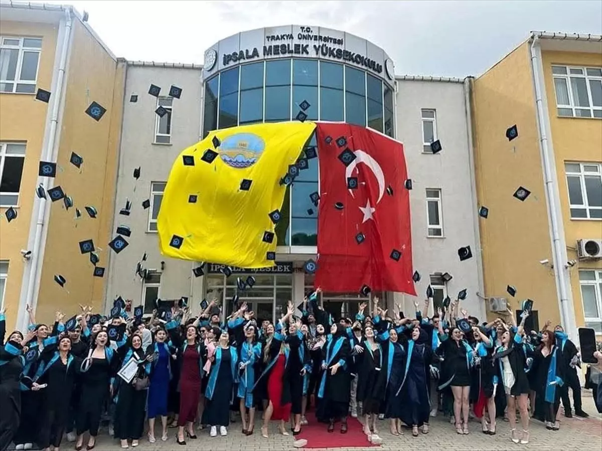 Trakya Üniversitesi İpsala MYO'da Mezuniyet Töreni Düzenlendi