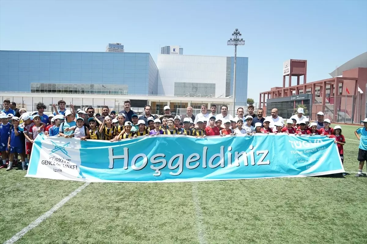 TÜGVA 15 Temmuz şehitleri anısına İzmir'de futbol turnuvası düzenledi