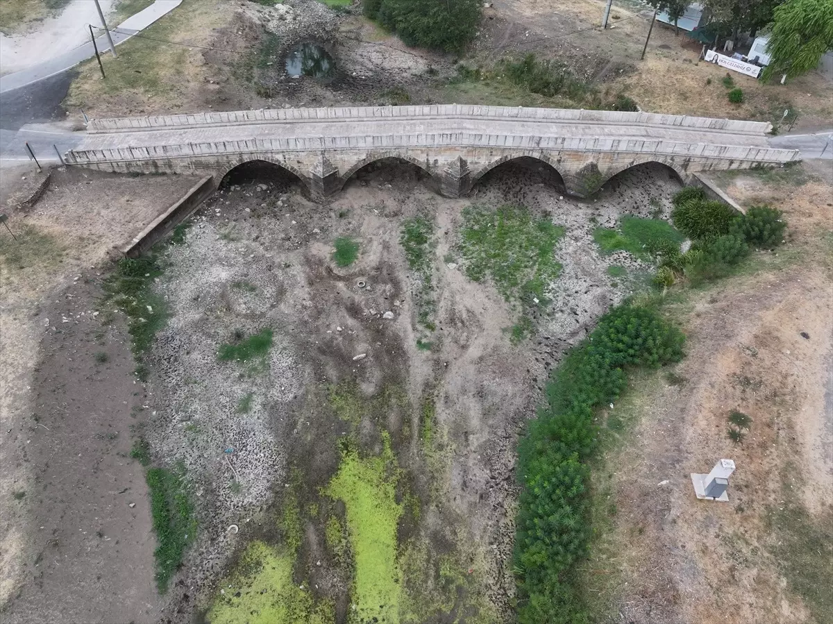 Edirne'deki Tunca Nehri'nde Kuraklık ve Su Akışının Durması