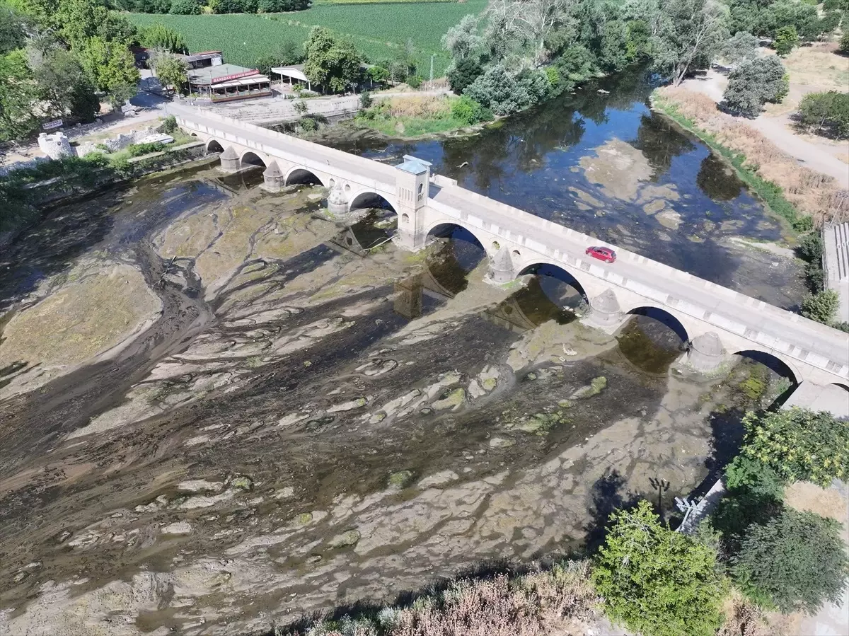 Tunca Nehri'nde Kuraklık Nedeniyle Su Seviyesi Düşüyor