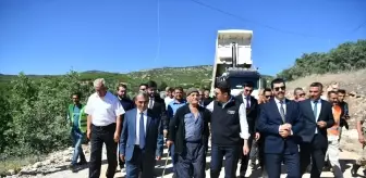 Tunceli'de Köy Yolları Sıcak Asfaltla Yenileniyor
