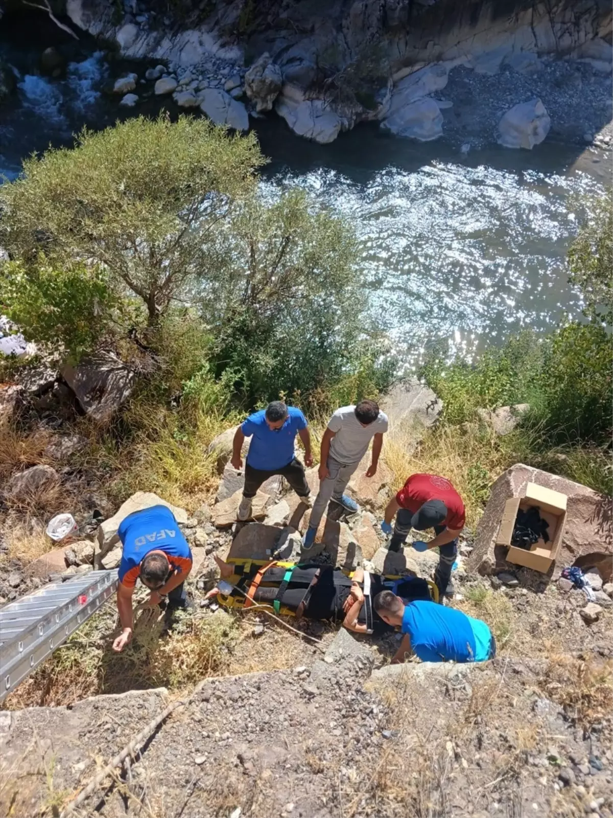 Tunceli'de Otomobilin Şarampole Devrilmesi Sonucu 3 Yaralı