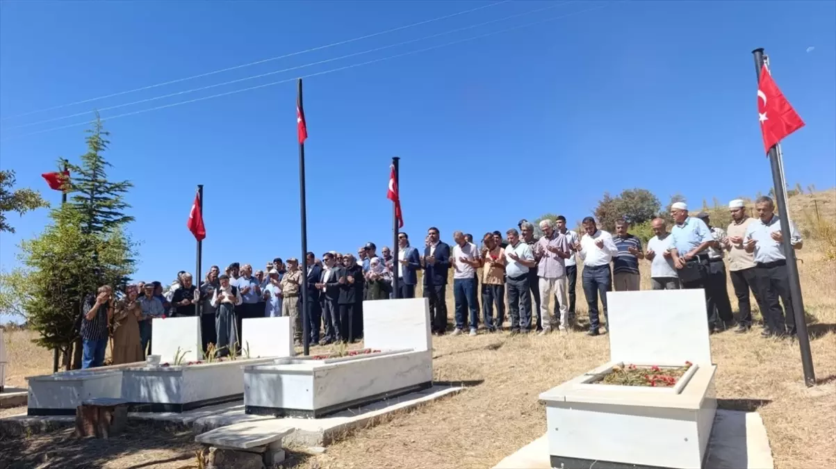 Tunceli'de teröristlerce şehit edilen 6 sivil ve 2 güvenlik korucusu anıldı
