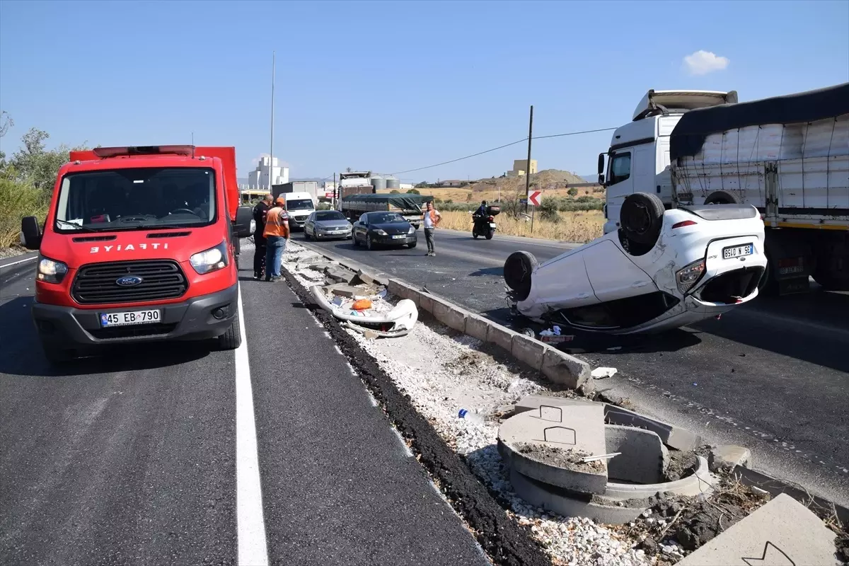 Turgutlu'da Otomobil Devrildi, Sürücü Yaralandı