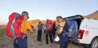Hasan Dağı'nda Zirve Tırmanışı Sırasında Düşen Kızılay Başkanı Kurtarılıyor