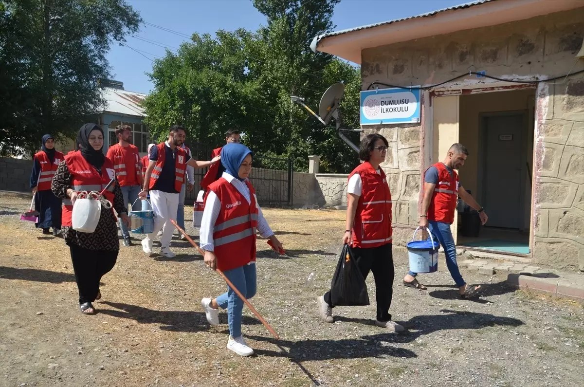 Türk Kızılay Gönüllüleri, Dumlusu Köyü Okulunu Yeniledi