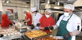 Türk Kızılay Malatya Şubesi'nden İhtiyaç Sahiplerine Sıcak Yemek Desteği