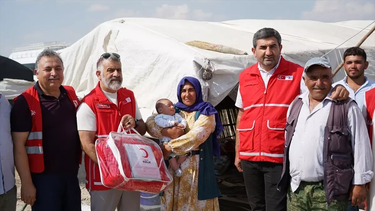 Türk Kızılay, Polatlı'da Mevsimlik Tarım İşçilerine Yardımda Bulundu