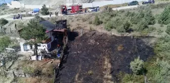 Türkeli'de Bahçeden Eve Sıçrayan Yangın Hasara Yol Açtı