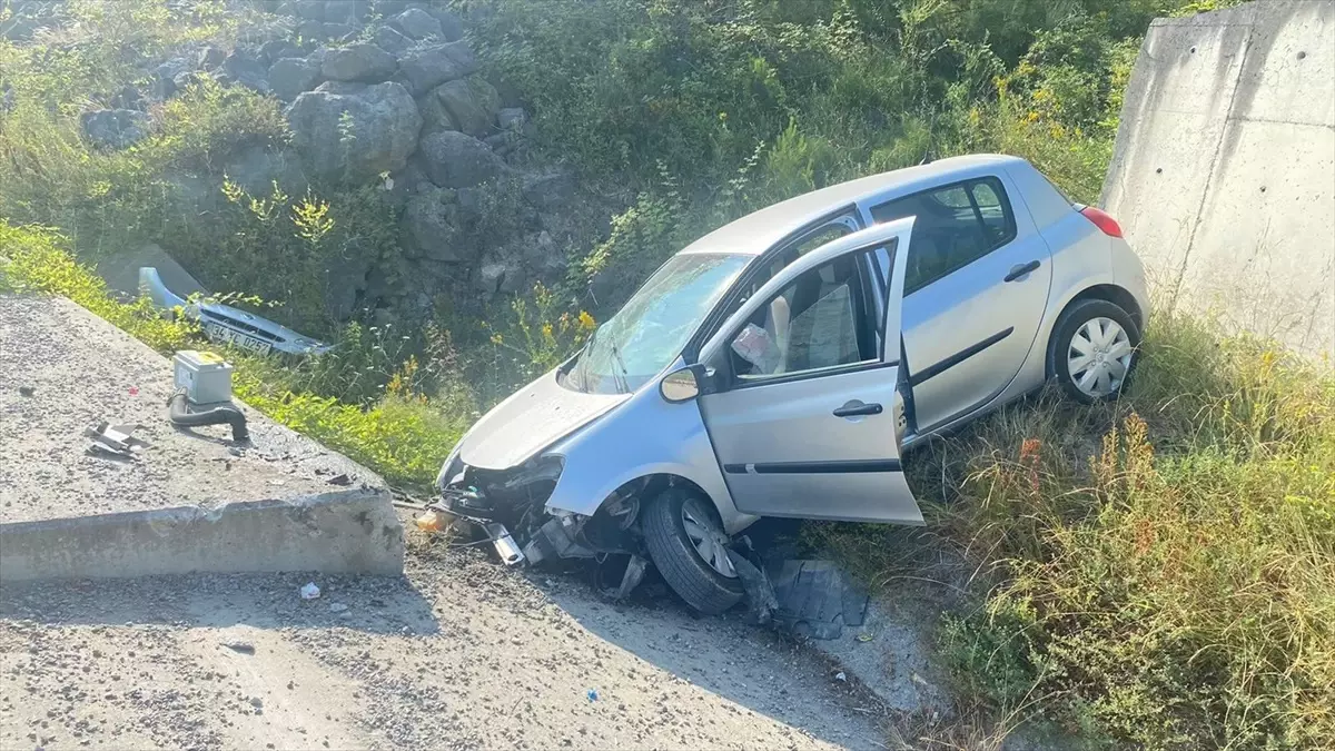 Sinop'ta Şarampole Düşen Otomobilin Sürücüsü Yaralandı