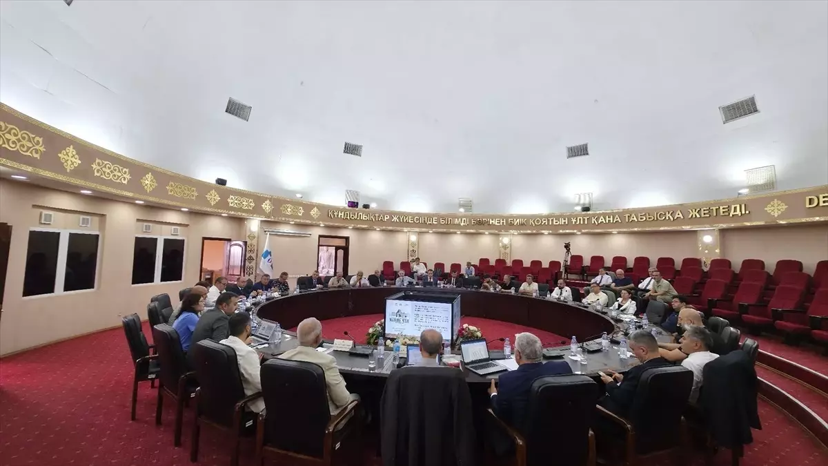 Kazakistan'da 'Yesevi Yolu ve Mirası' Paneli Düzenlendi