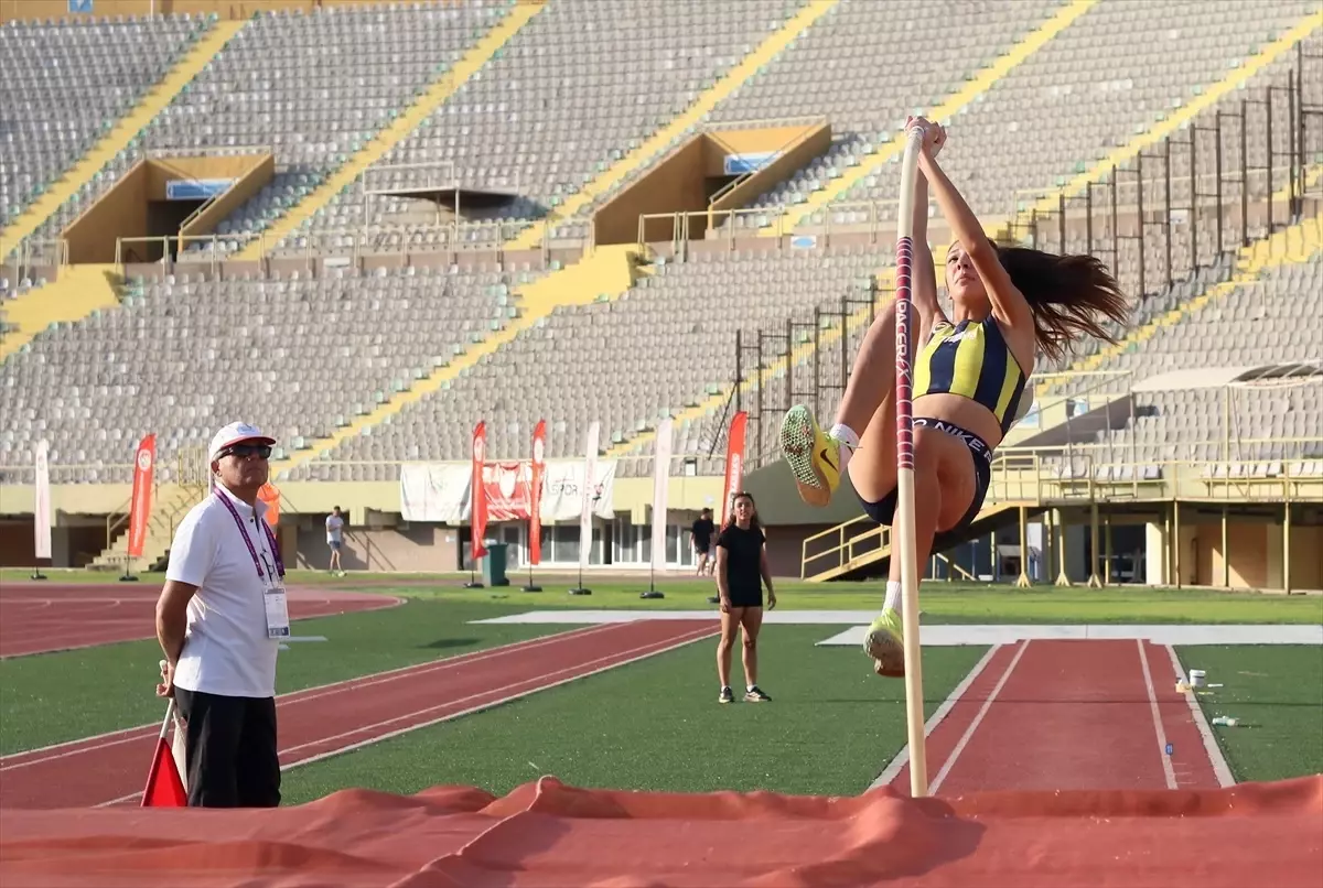 Türkiye Büyükler Atletizm Şampiyonası İzmir'de Başladı
