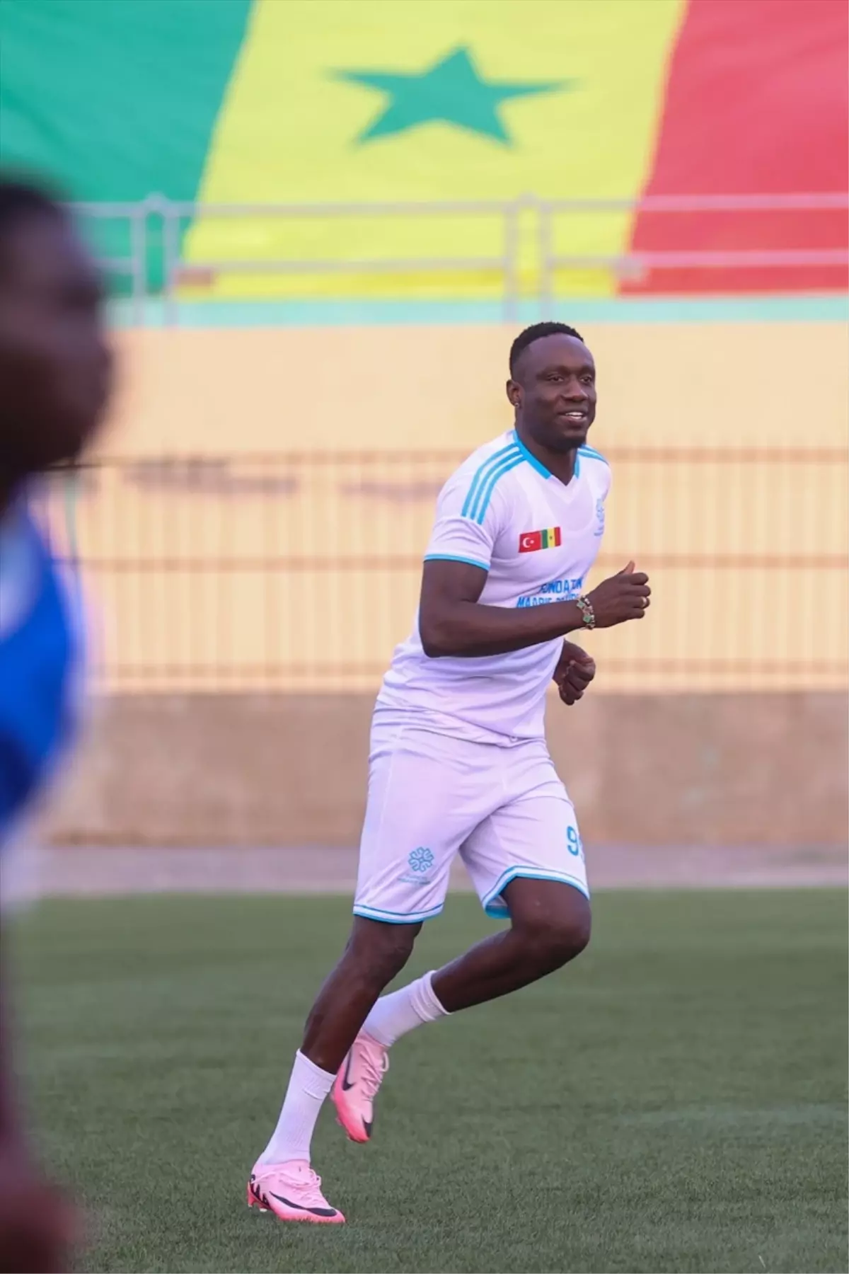 Senegalli Futbolcular, Dakar'da Dostluk Maçı Oynadı