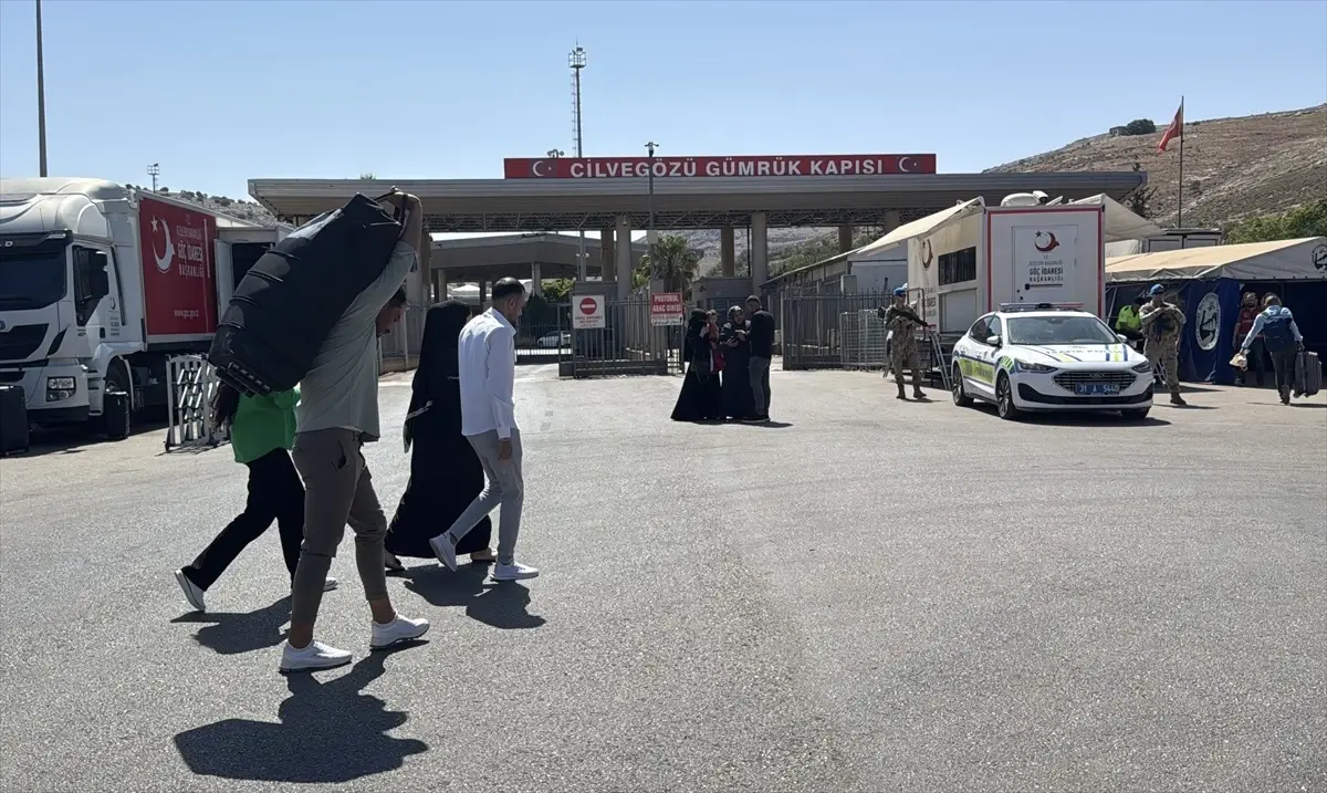 Suriyelilerin Kalıcı Dönüşleri Cilvegözü Sınır Kapısı'ndan Devam Ediyor