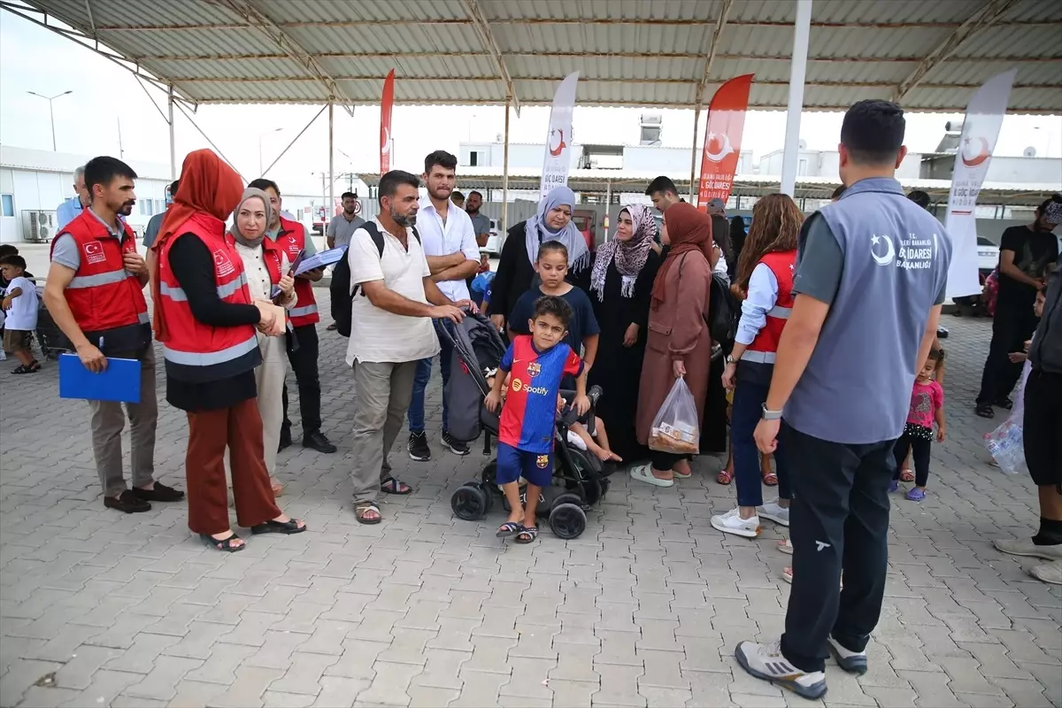 Suriyelilerin Ülkesine Gönüllü Dönüşü Başladı