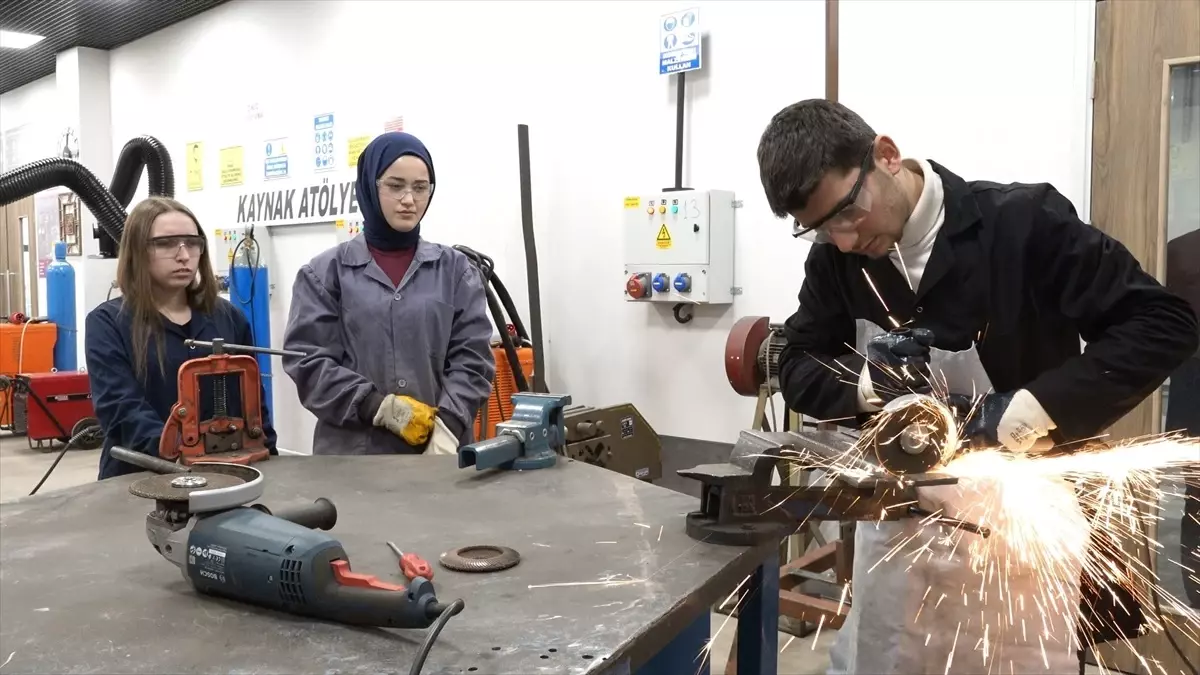 YÖK'ten Meslek Yüksekokullarına Yeni Eğitim Modeli