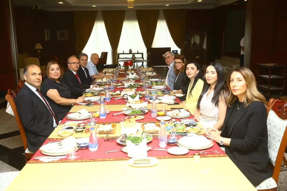 Türkiye'nin Bakü Büyükelçisi Kahvaltı Günü'nü Kutladı