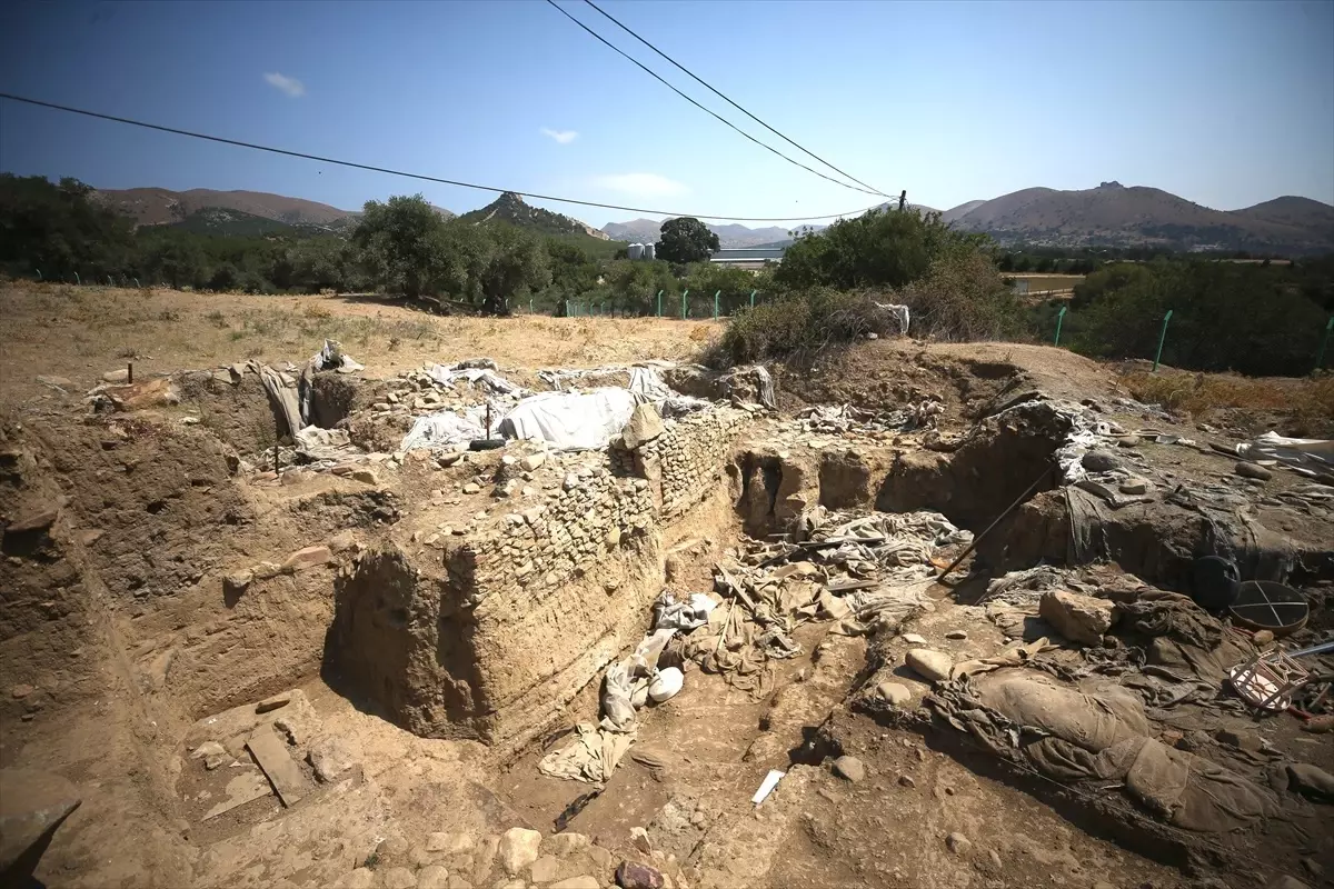 Gökçeada'da 8 bin 800 yıllık mimari yapılar keşfedildi