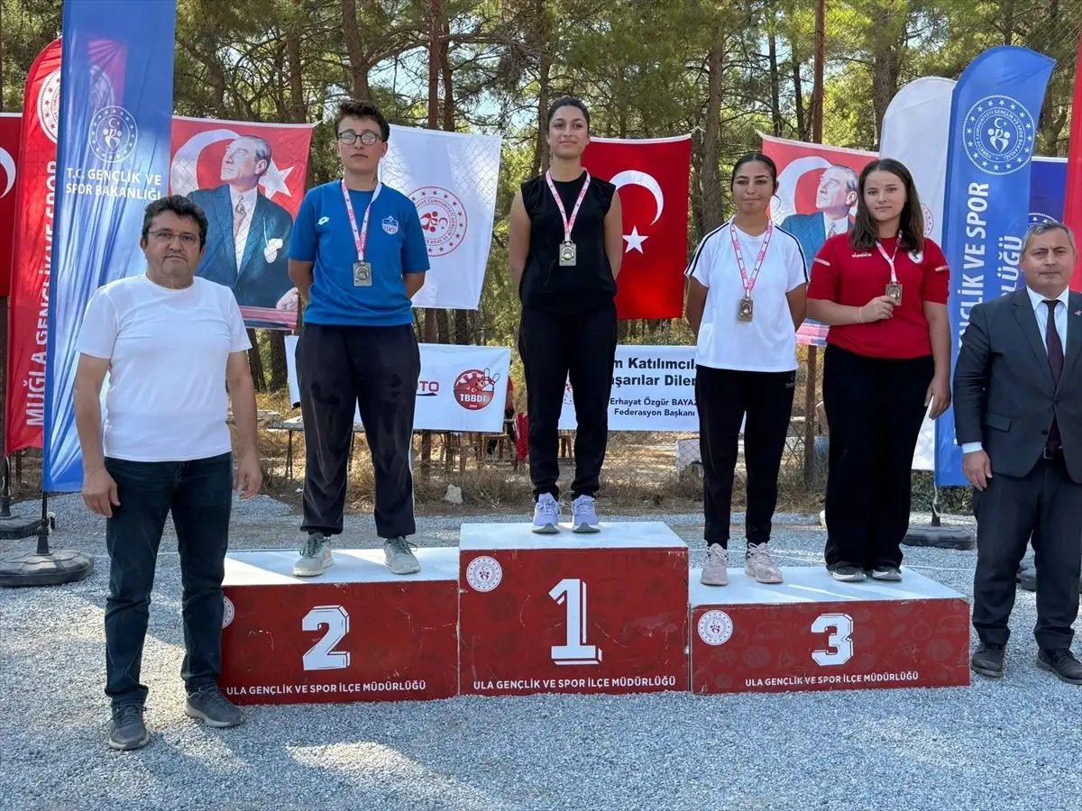 Türkiye Petank Şampiyonası'nda Dereceye Giren Sporcular Ödüllendirildi