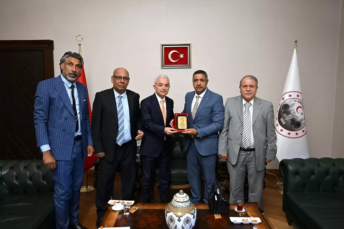 Roman Dernekleri Konfederasyonu Başkanı Fahrettin Savcı'dan Vali Uğur Turan'a Ziyaret