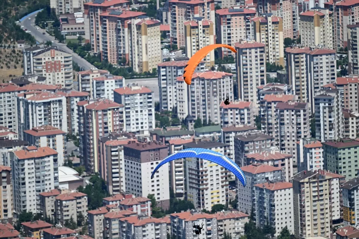 Türkiye Yamaç Paraşütü Şampiyonası ve Dünya Kupası Ön Eleme Şampiyonası Kayseri'de Başladı