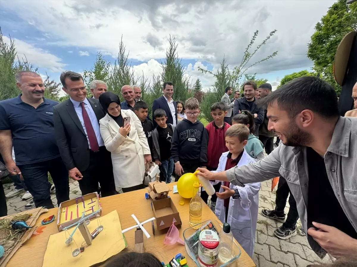 Ağrı'nın Tutak İlçesinde Bahar Şenliği Renkli Etkinliklere Ev Sahipliği Yaptı