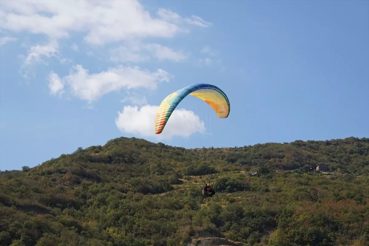 Uçmakdere'de Adrenalin Tutkunları Gökyüzüyle Buluşuyor