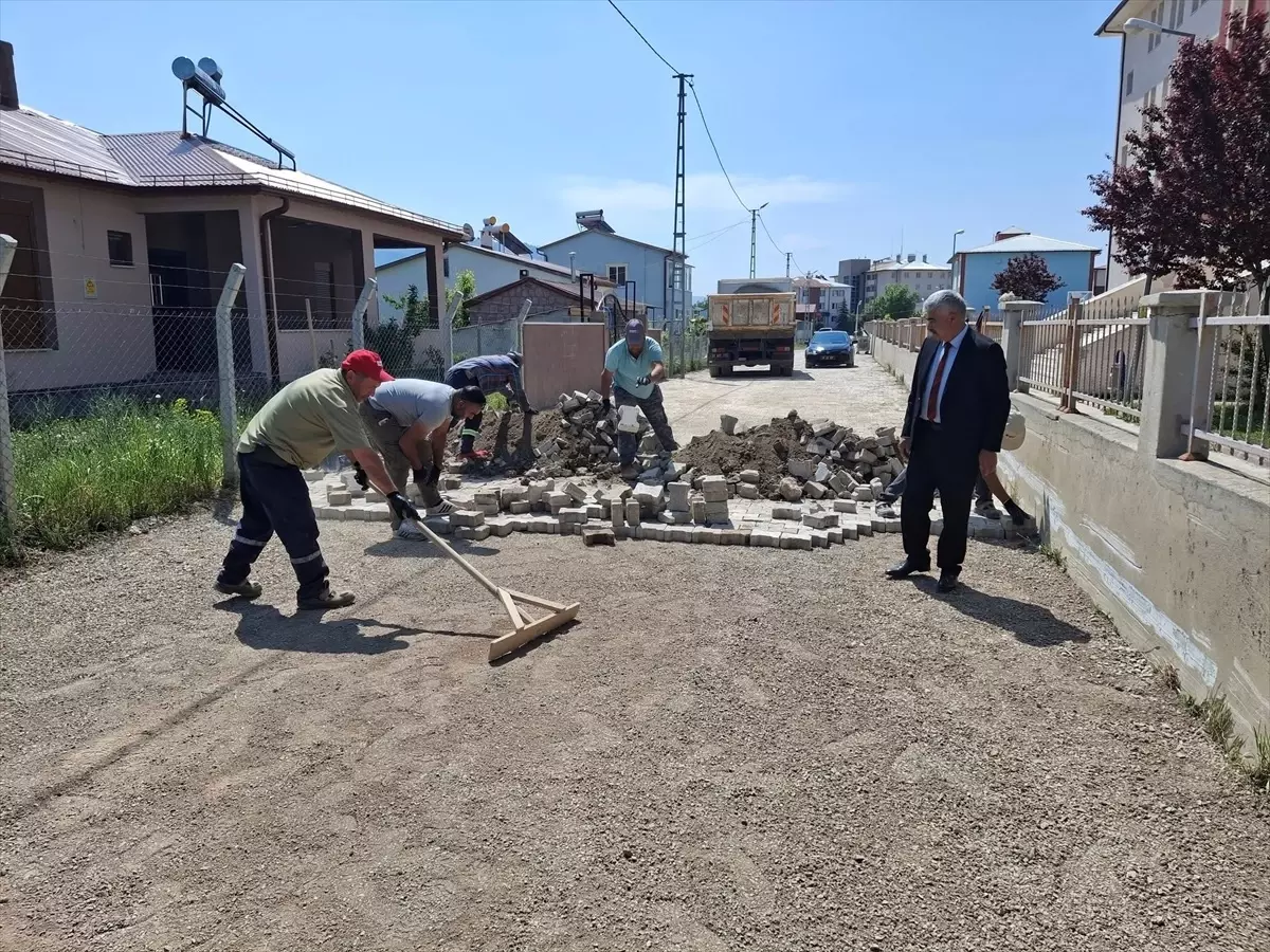 Ulaş'ta Kilit Parke Taşı Döşeme Çalışmaları Devam Ediyor