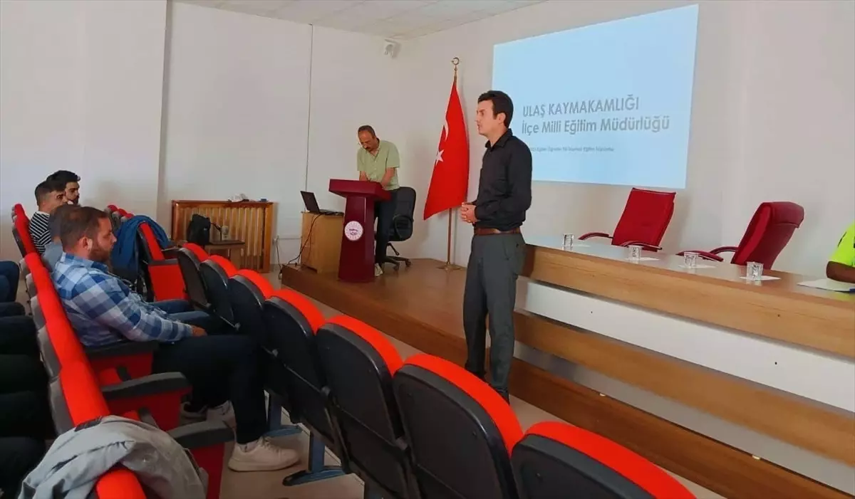 Sivas Ulaş'ta Servis Sürücüleri Bilgilendirildi