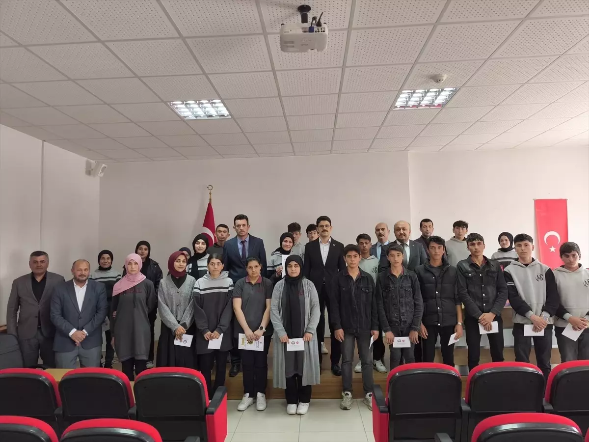 Ulaş'ta Gençlik Bilgi Yarışması Ödül Töreni