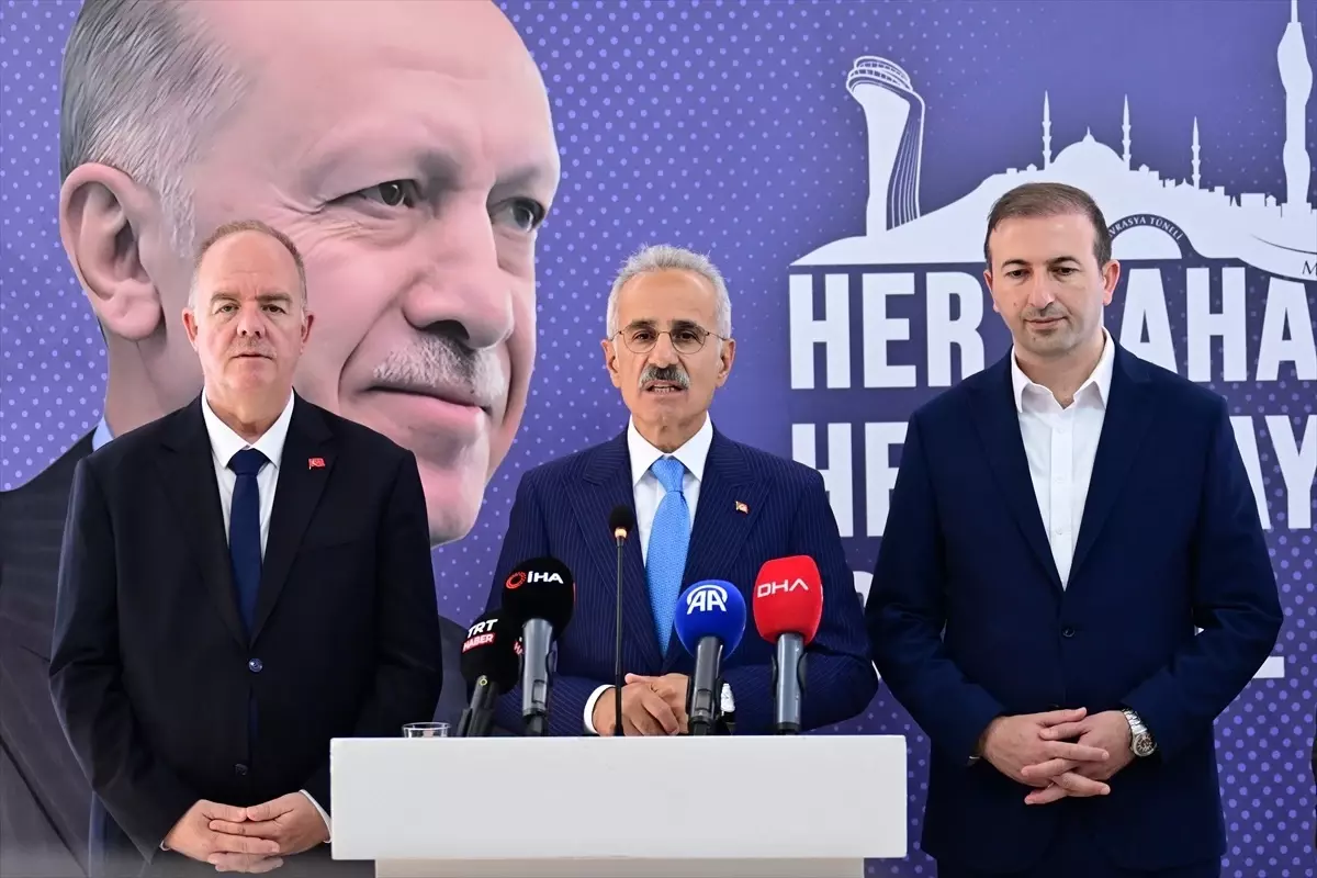 Ulaştırma ve Altyapı Bakanı Uraloğlu, AK Parti Adalar İlçe Başkanlığı'nda konuştu Açıklaması