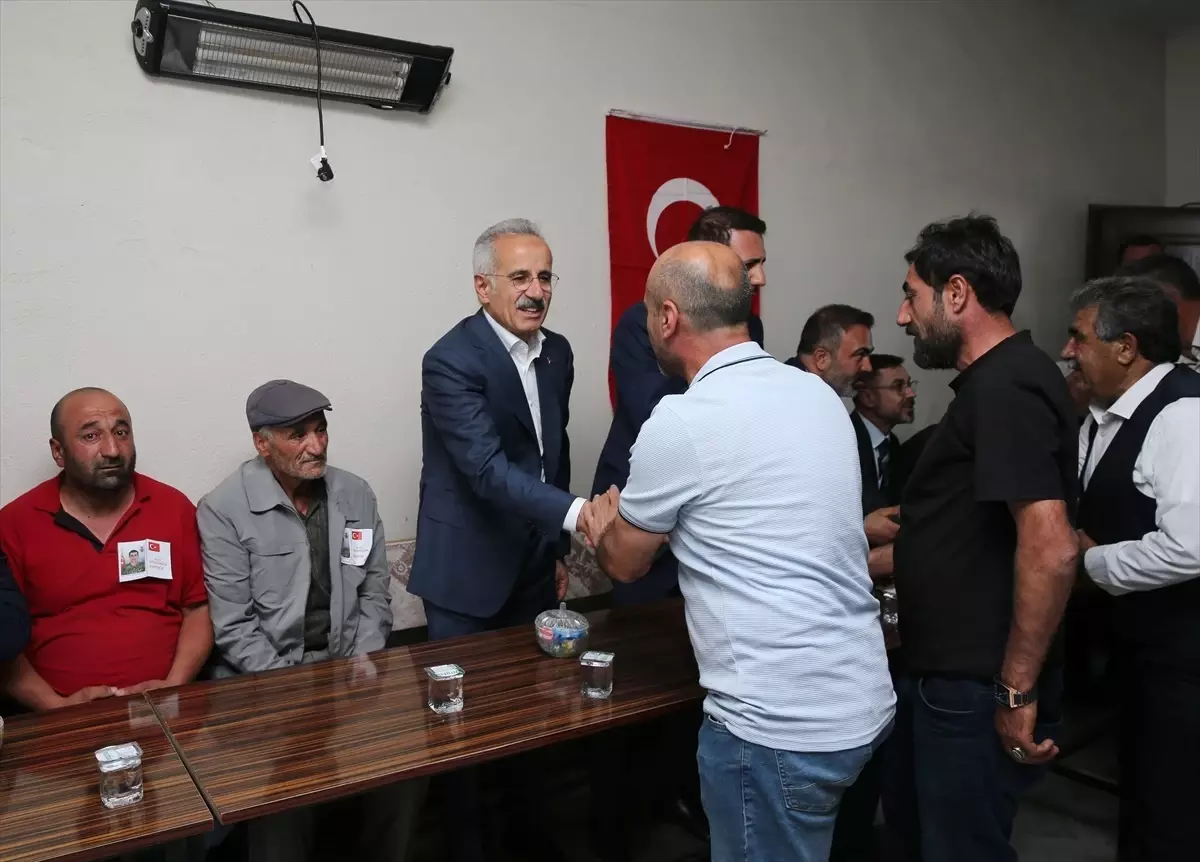 Ulaştırma ve Altyapı Bakanı Uraloğlu, Bitlis'te şehit Yeşildemir'in ailesine taziye ziyaretinde bulundu Açıklaması