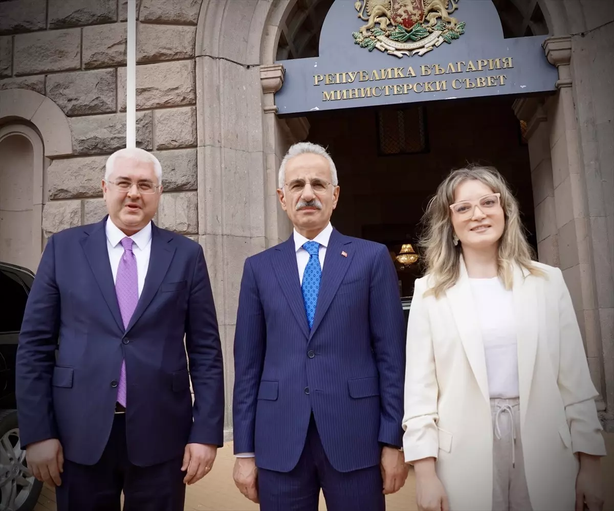 Ulaştırma ve Altyapı Bakanı Uraloğlu, Bulgaristan Başbakanı Jelyazkov ile görüştü