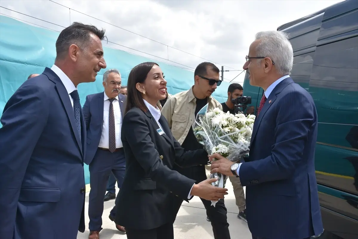 Ulaştırma ve Altyapı Bakanı Uraloğlu, Eskişehir'de TÜRASAŞ Araç Teslim Töreni'nde konuştu Açıklaması