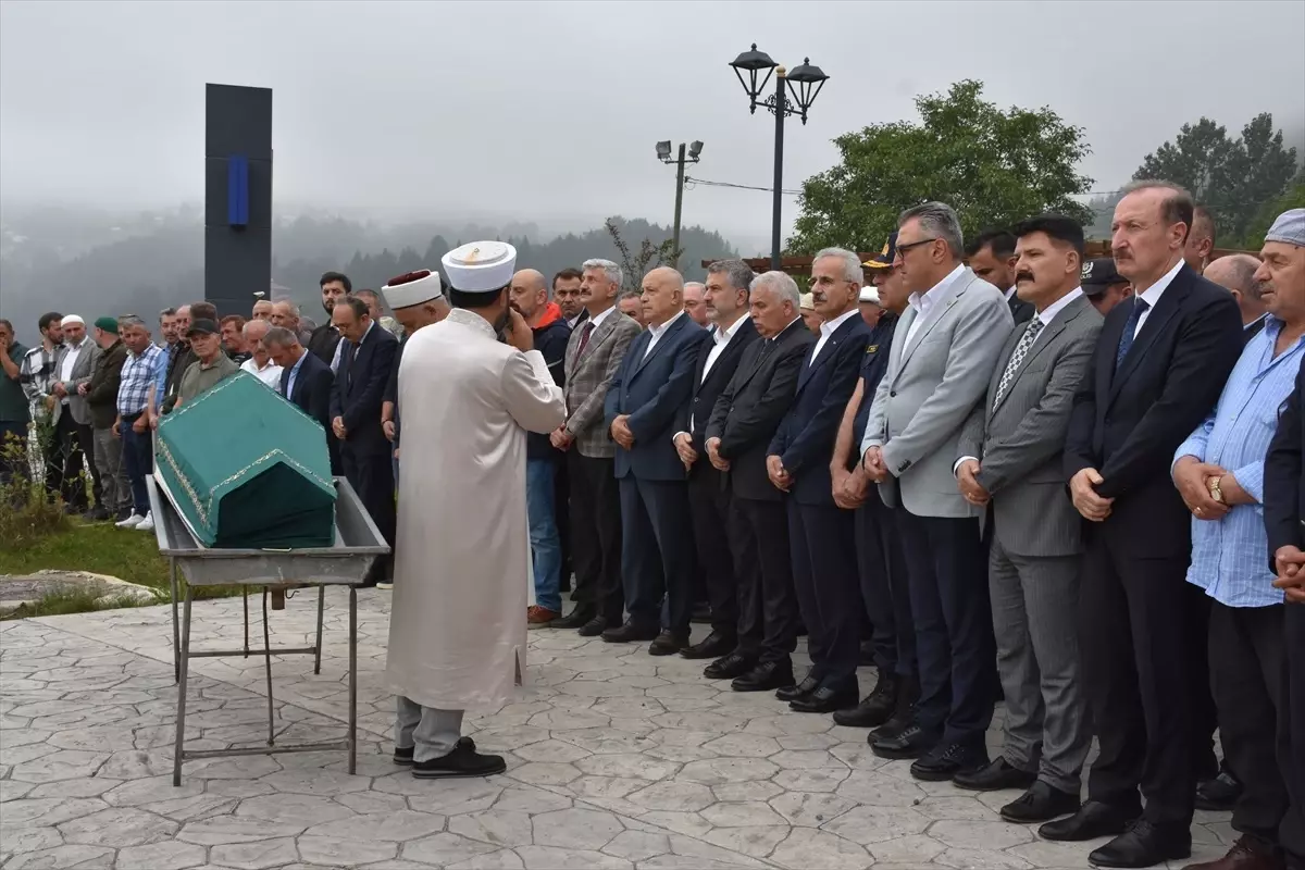 Ulaştırma Bakanı Uraloğlu, Trabzon'da Cenaze Törenine Katıldı