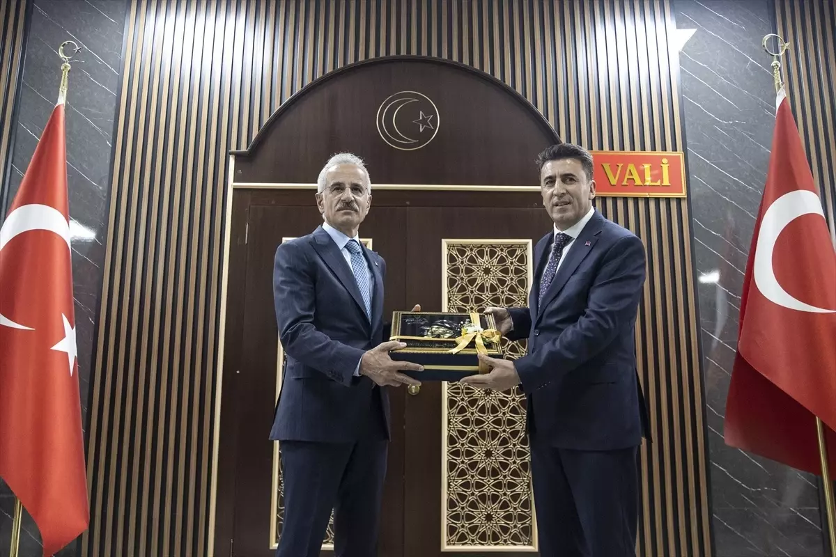 Ulaştırma ve Altyapı Bakanı Uraloğlu Tunceli'de