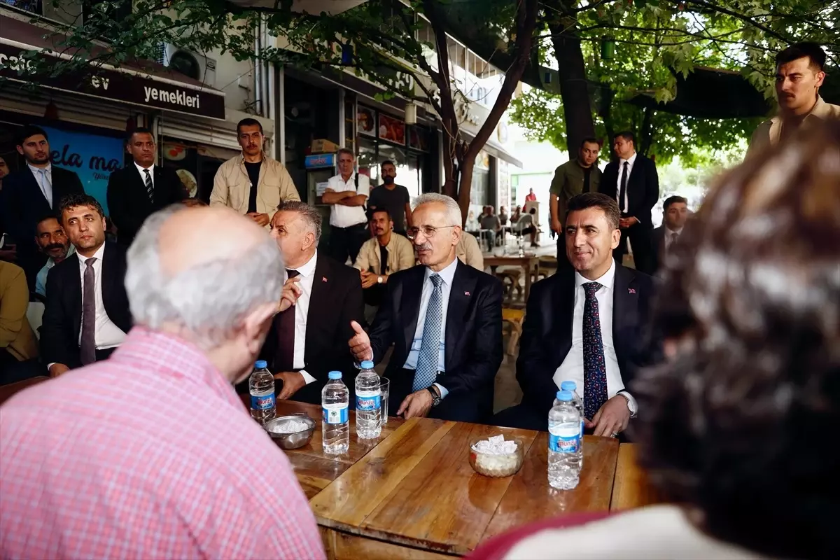 Ulaştırma Bakanı Uraloğlu Tunceli'de Esnafı Ziyaret Etti