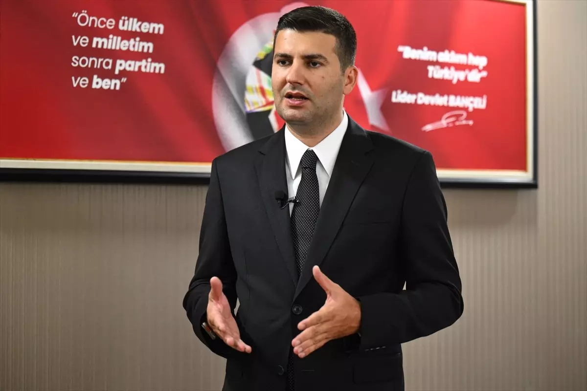 Ülkü Ocakları yangınla mücadelede aktif rol alıyor