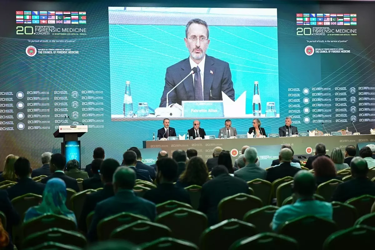 Uluslararası 20. Adli Tıp Günleri'nde 'Dünyada insan hakları ve bilirkişilik' konusu ele alındı