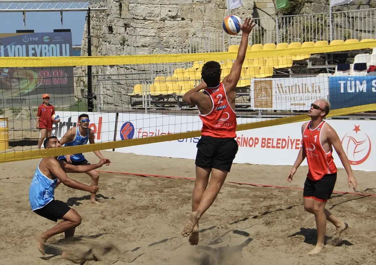 Uluslararası Pro Beach Voleybol Turnuvası Sinop'ta Başladı